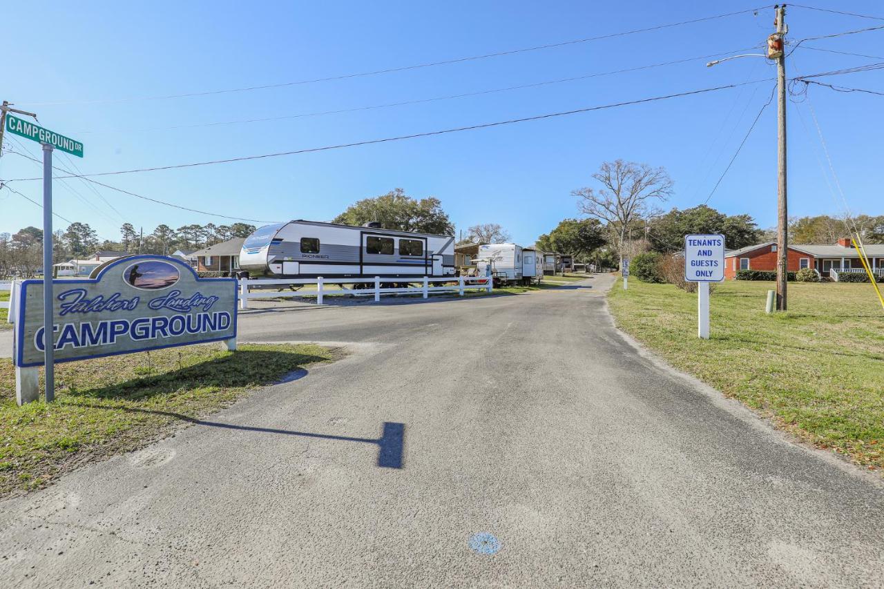 Spacious Home With Waterfront View-Welcome Pets Sneads Ferry المظهر الخارجي الصورة