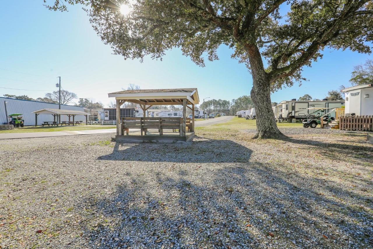 Spacious Home With Waterfront View-Welcome Pets Sneads Ferry المظهر الخارجي الصورة