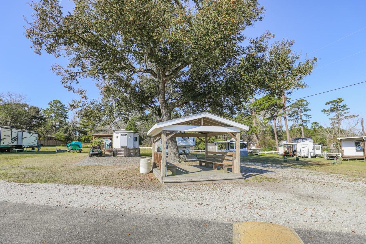Spacious Home With Waterfront View-Welcome Pets Sneads Ferry المظهر الخارجي الصورة